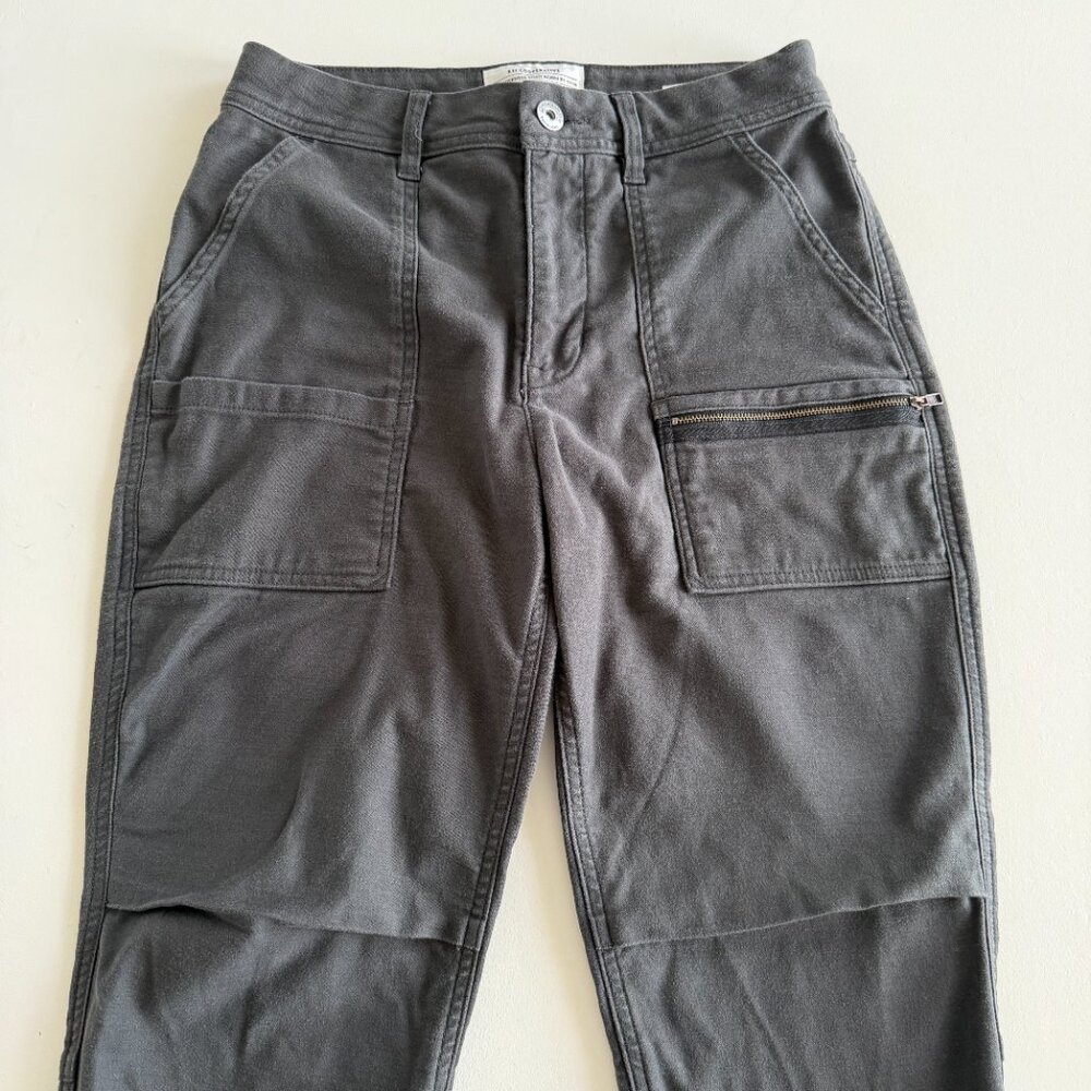 REI - Outdoors Hiking Pants with Zip Pockets and Ankles in Dark Charcoal Gray